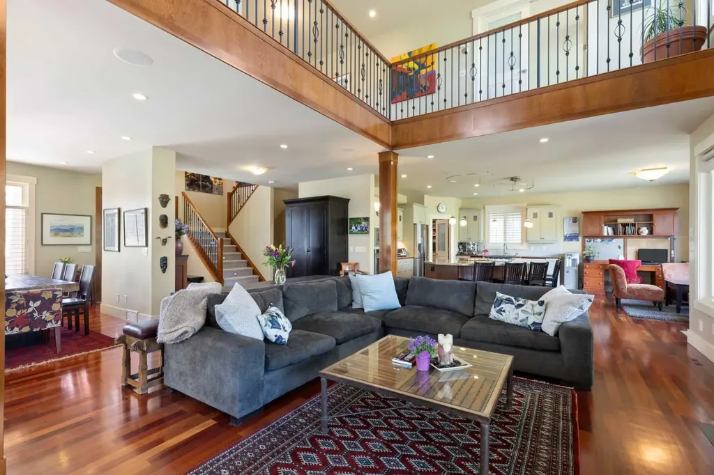 7 Discovery Ridge Cove SW Calgary AB T2H 4Y1