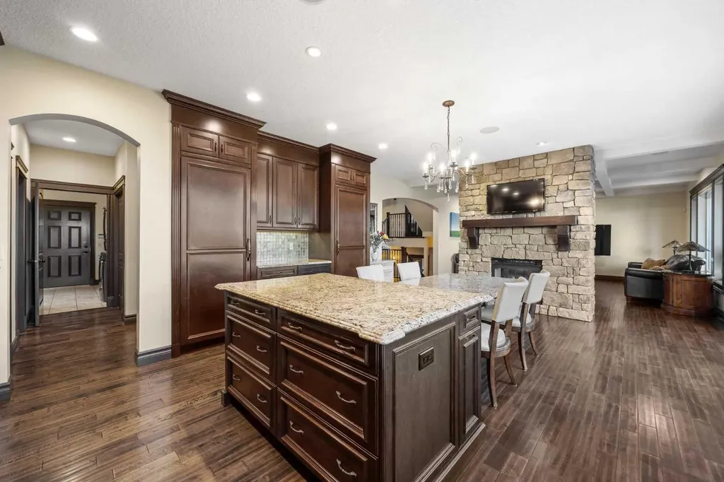 11 Timberline Gate SW Calgary AB T3H 0W3