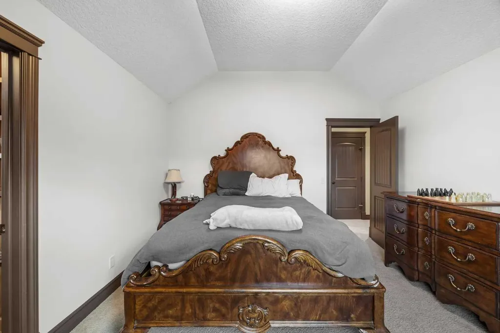 11 Timberline Gate SW Calgary AB T3H 0W3