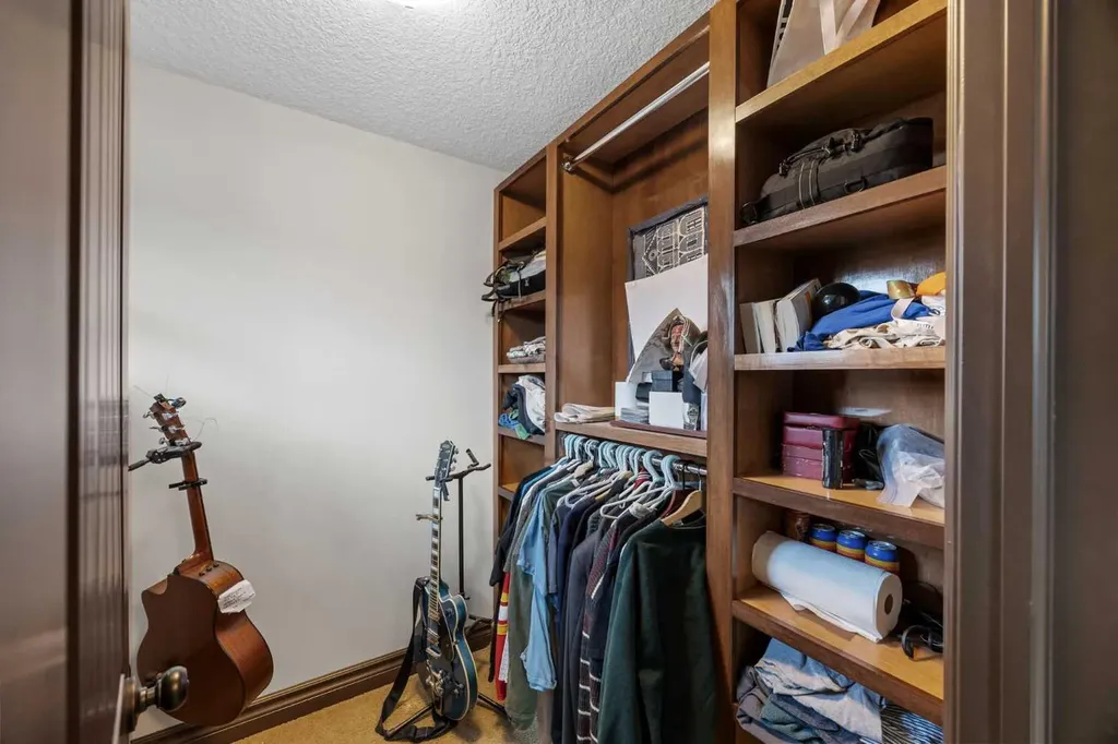 11 Timberline Gate SW Calgary AB T3H 0W3