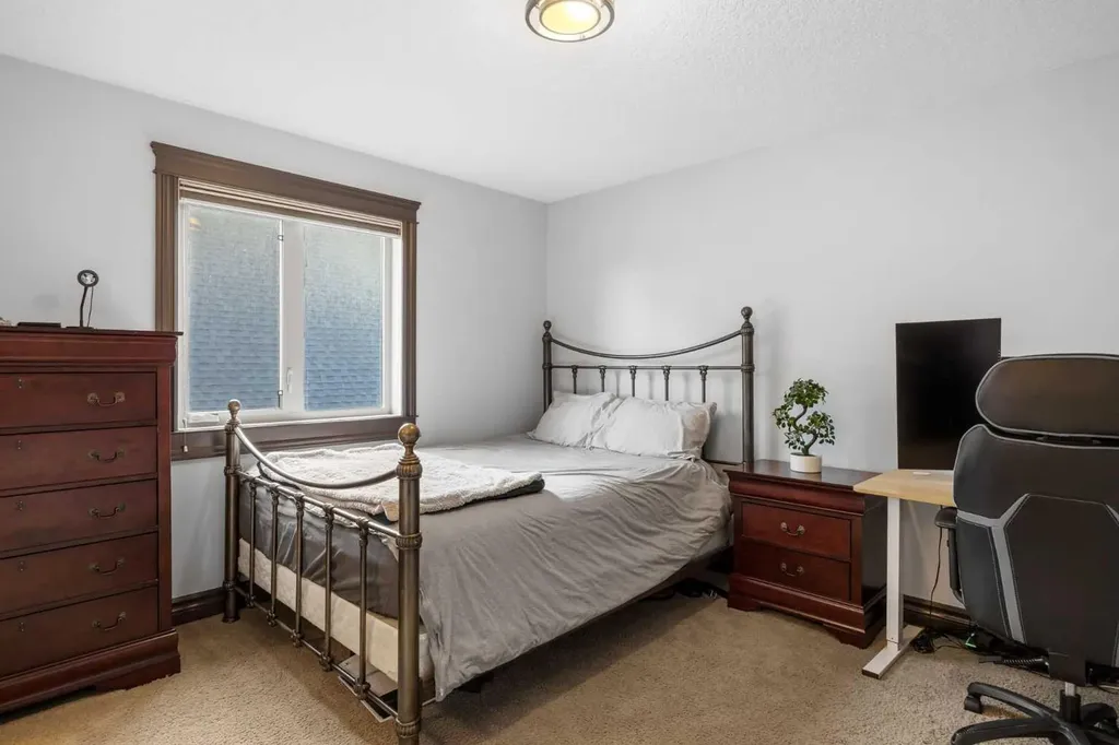 11 Timberline Gate SW Calgary AB T3H 0W3