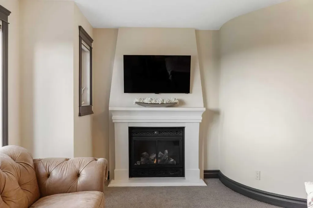 11 Timberline Gate SW Calgary AB T3H 0W3