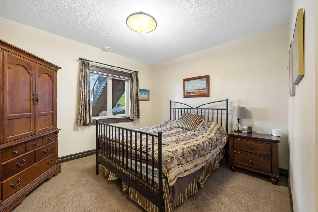 11 Timberline Gate SW Calgary AB T3H 0W3