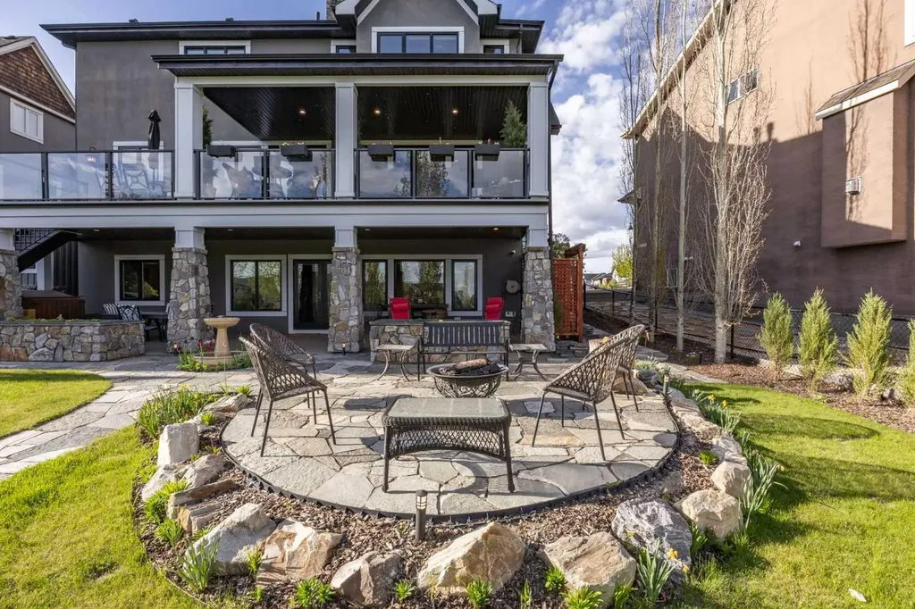11 Timberline Gate SW Calgary AB T3H 0W3