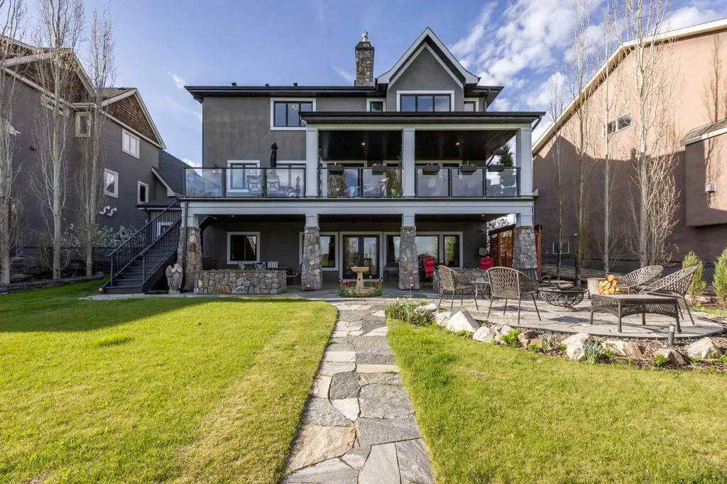 11 Timberline Gate SW Calgary AB T3H 0W3