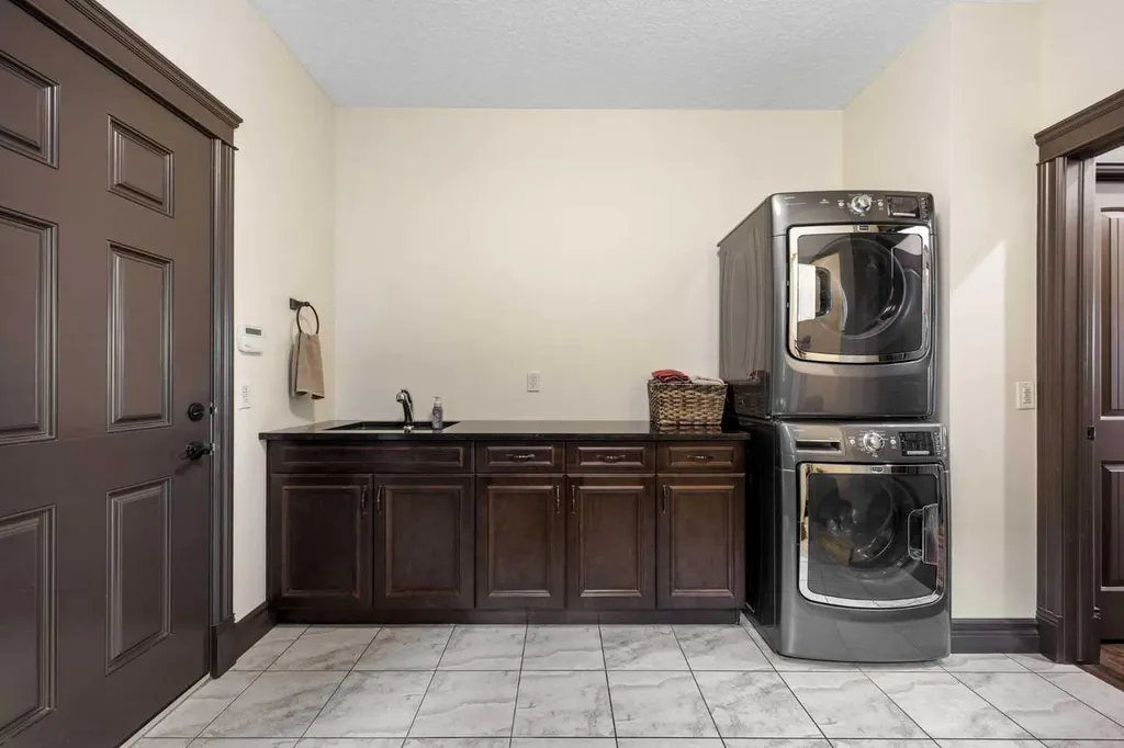 11 Timberline Gate SW Calgary AB T3H 0W3