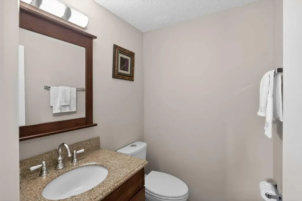 210 86 Avenue SE Calgary AB T2H 1N6