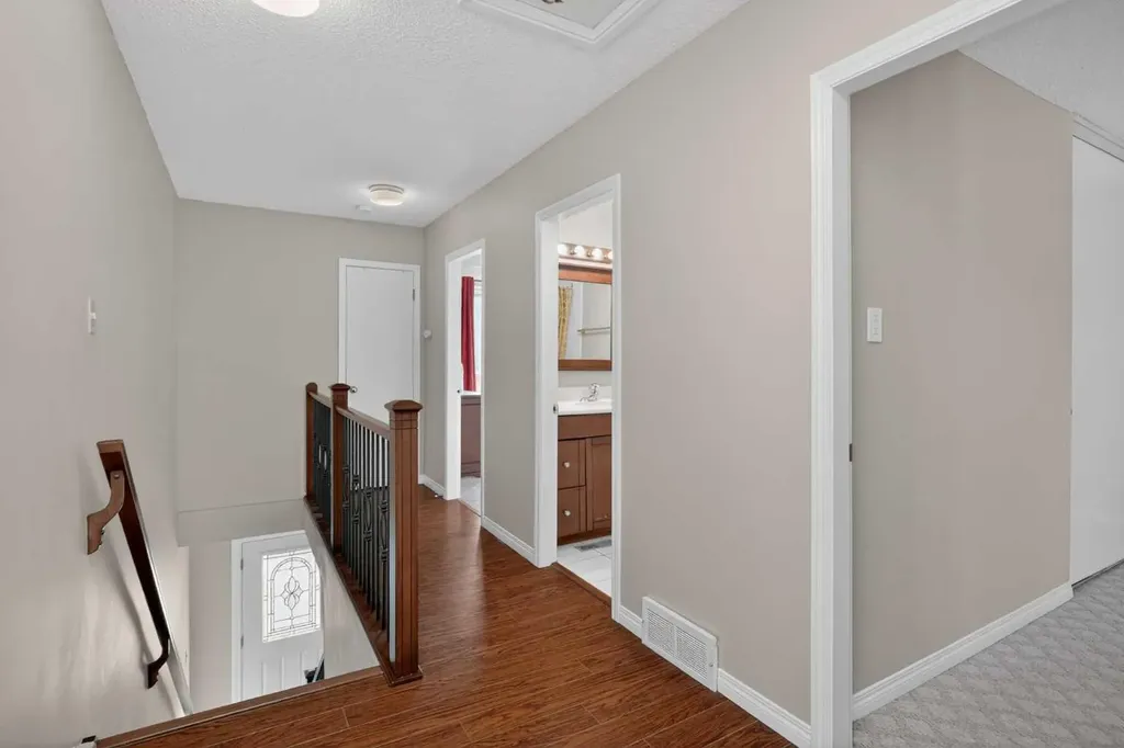 210 86 Avenue SE Calgary AB T2H 1N6