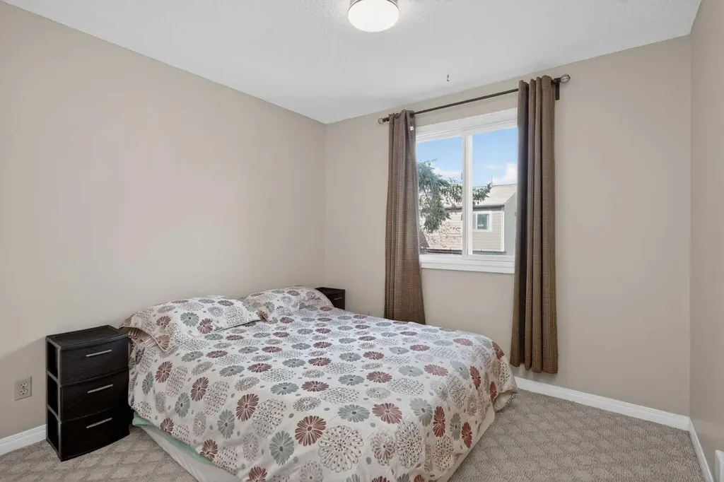 210 86 Avenue SE Calgary AB T2H 1N6