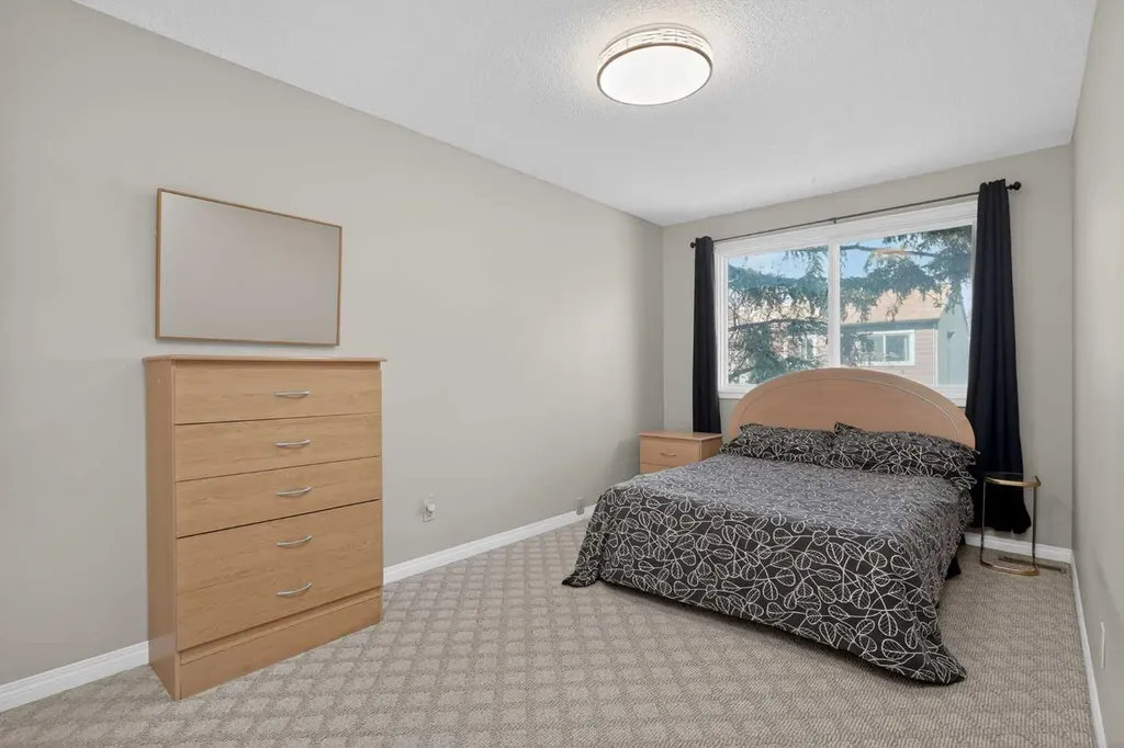 210 86 Avenue SE Calgary AB T2H 1N6