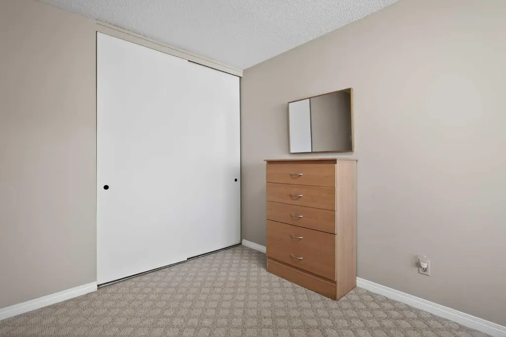 210 86 Avenue SE Calgary AB T2H 1N6
