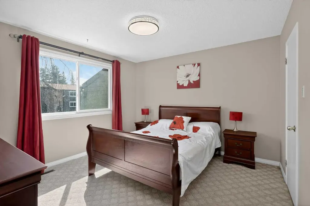 210 86 Avenue SE Calgary AB T2H 1N6