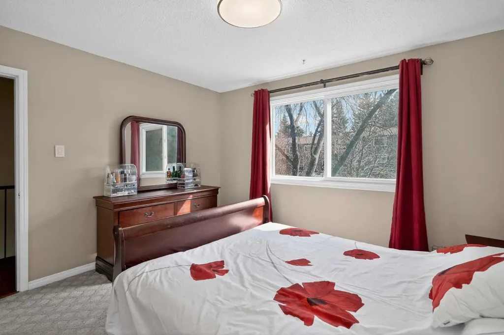 210 86 Avenue SE Calgary AB T2H 1N6