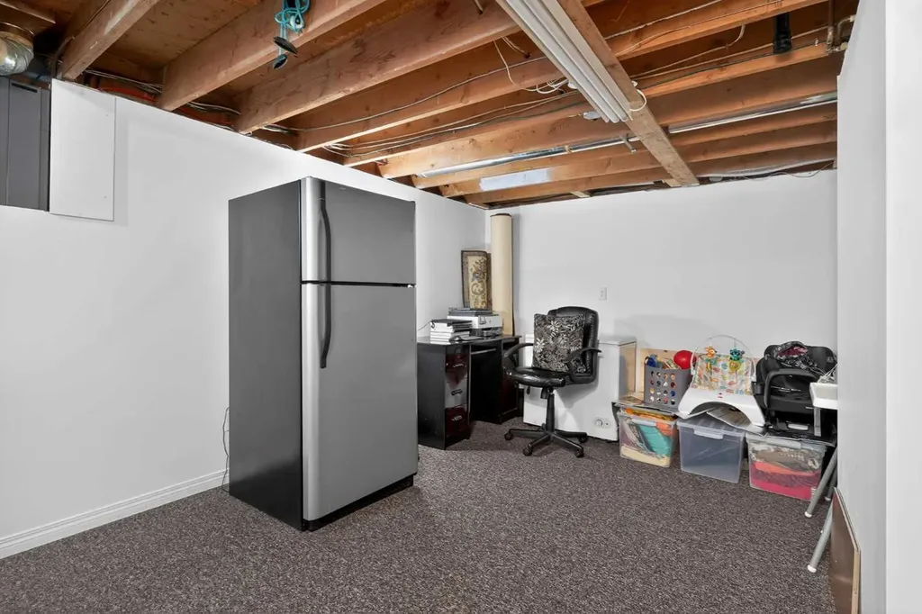 210 86 Avenue SE Calgary AB T2H 1N6