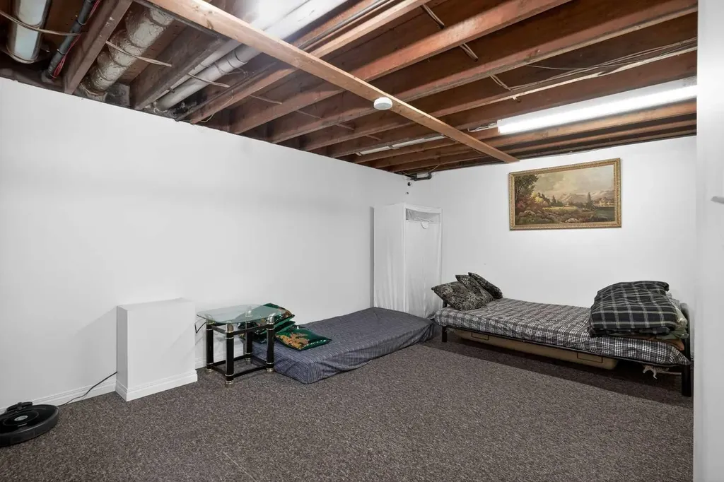 210 86 Avenue SE Calgary AB T2H 1N6