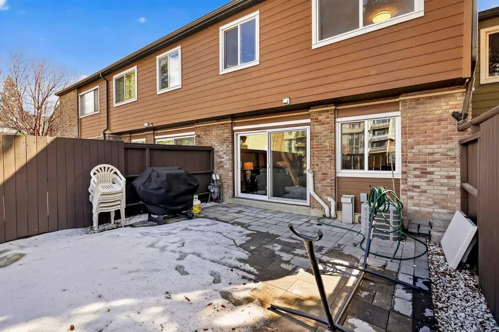 210 86 Avenue SE Calgary AB T2H 1N6