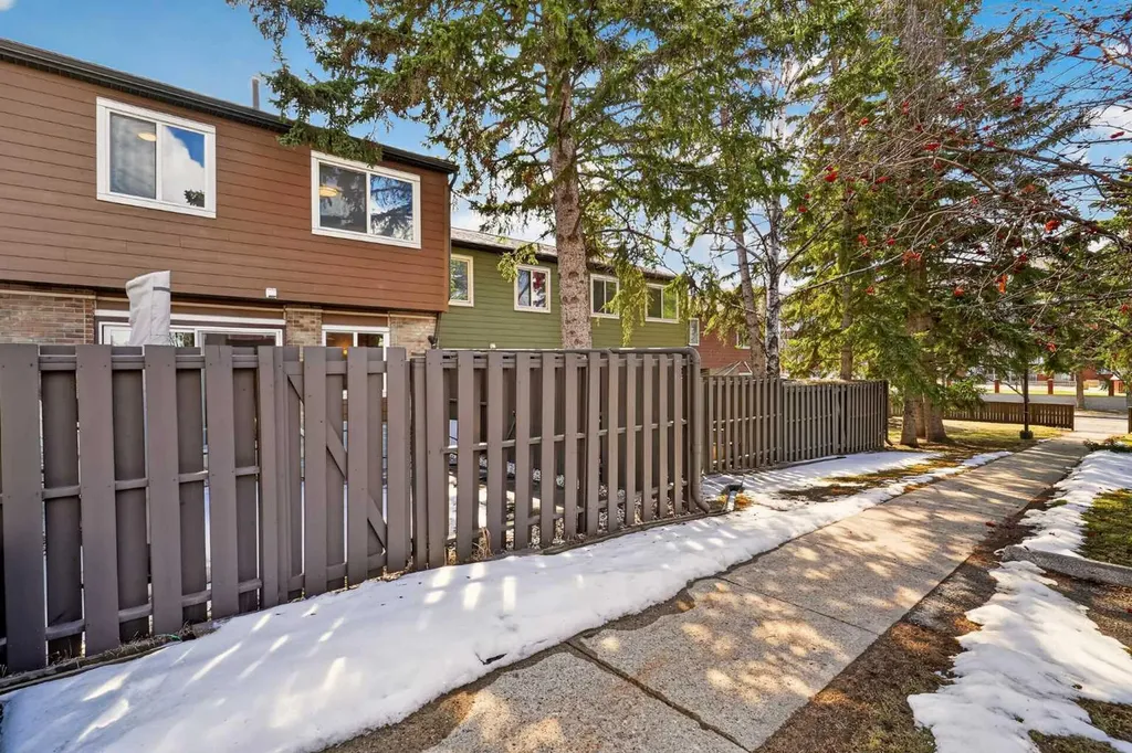 210 86 Avenue SE Calgary AB T2H 1N6