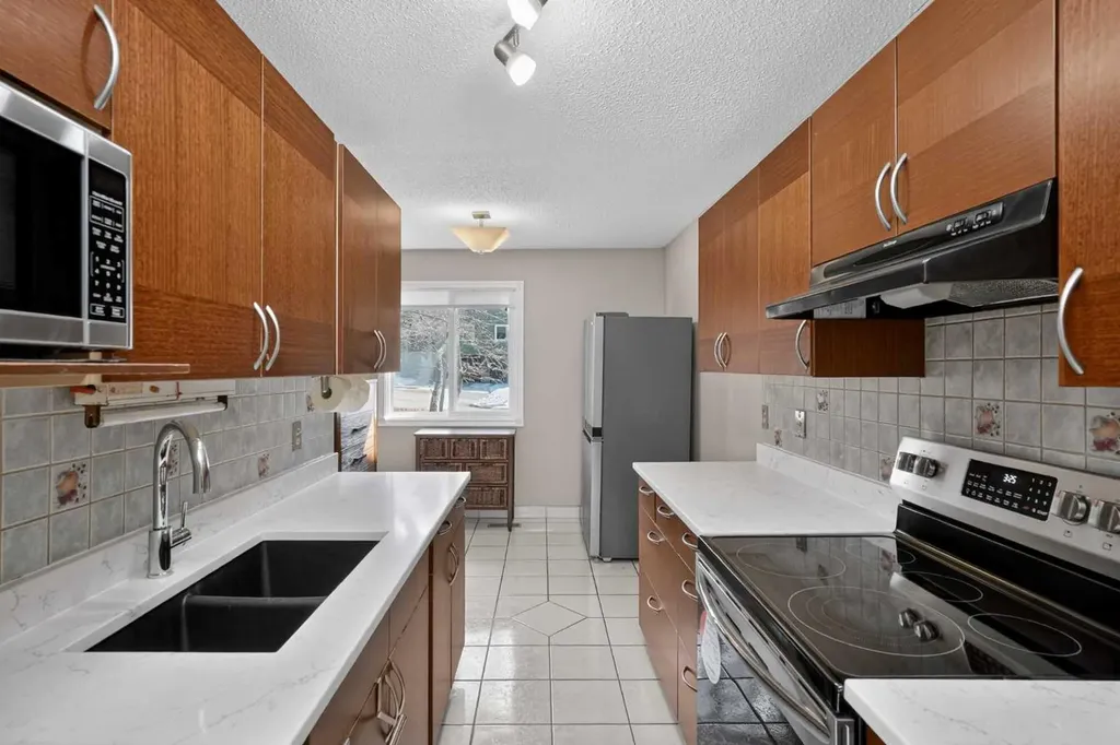 210 86 Avenue SE Calgary AB T2H 1N6
