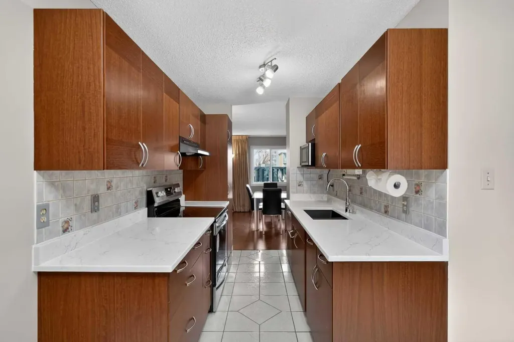 210 86 Avenue SE Calgary AB T2H 1N6