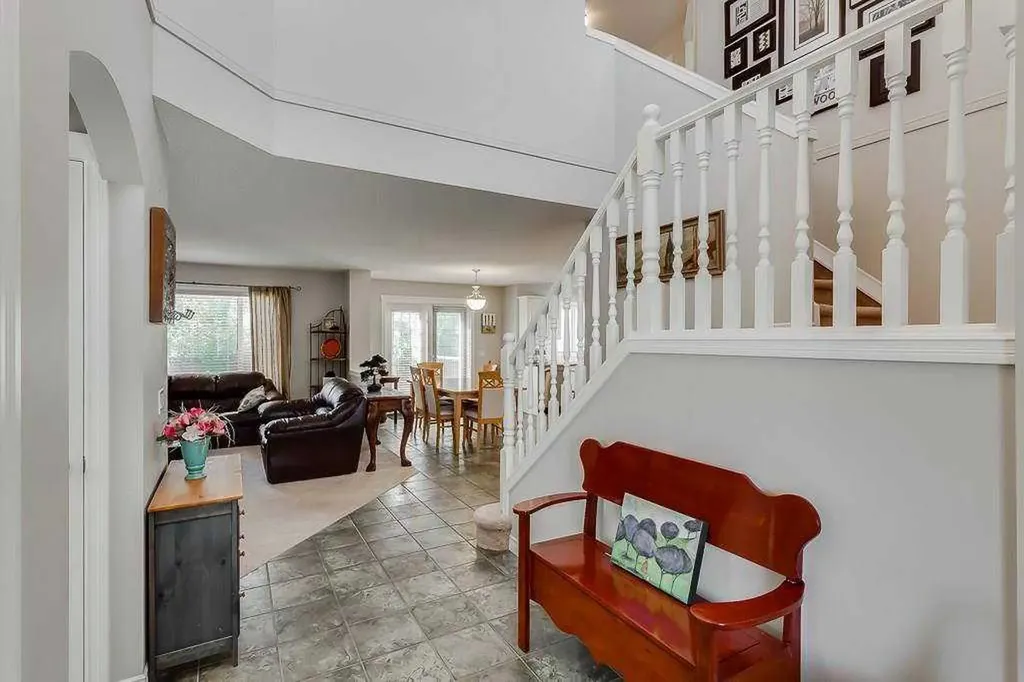 249 West Lakeview Place Chestermere AB T1X1K4