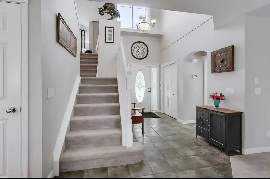 249 West Lakeview Place Chestermere AB T1X1K4
