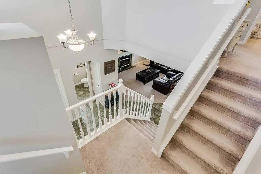 249 West Lakeview Place Chestermere AB T1X1K4
