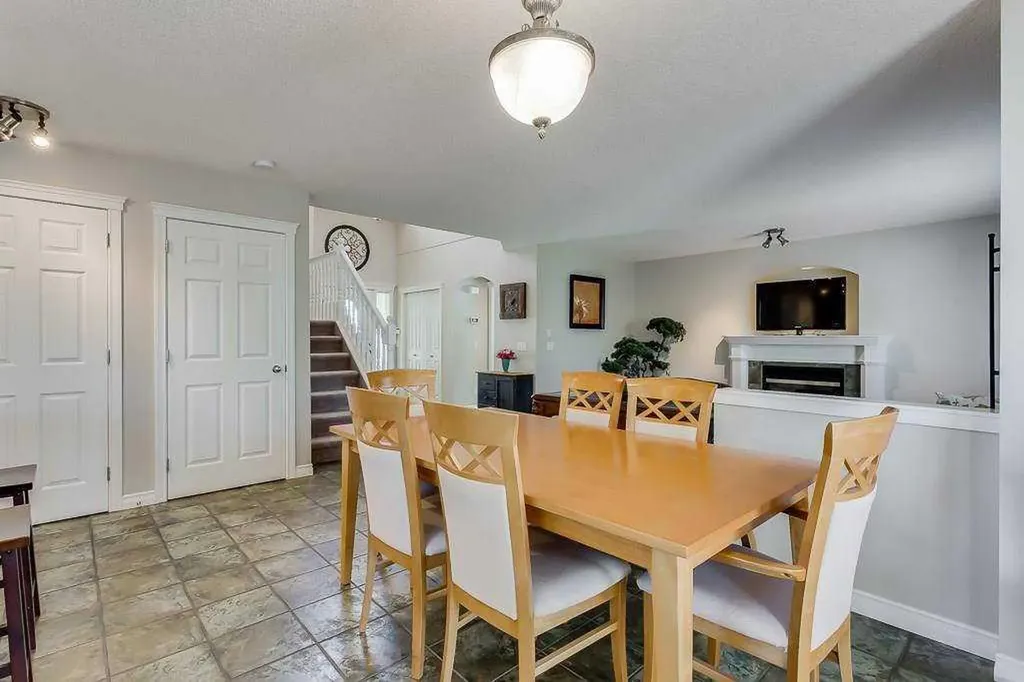 249 West Lakeview Place Chestermere AB T1X1K4