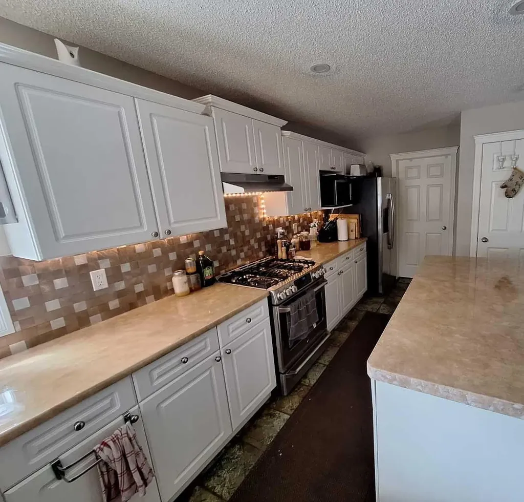 249 West Lakeview Place Chestermere AB T1X1K4