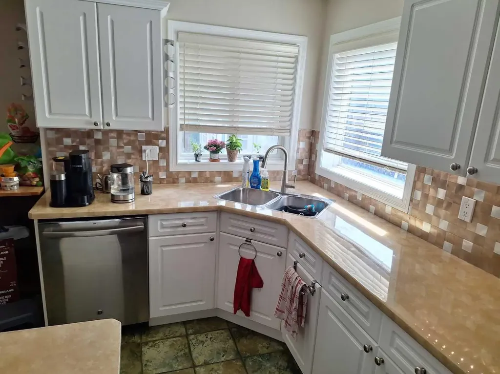 249 West Lakeview Place Chestermere AB T1X1K4