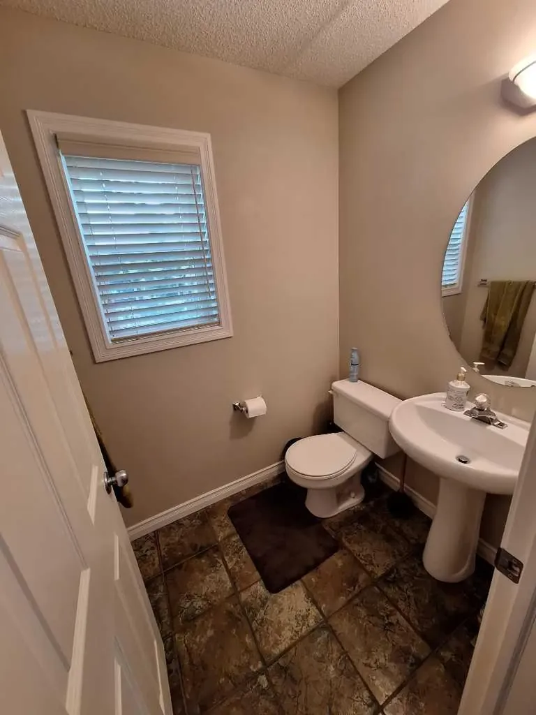 249 West Lakeview Place Chestermere AB T1X1K4
