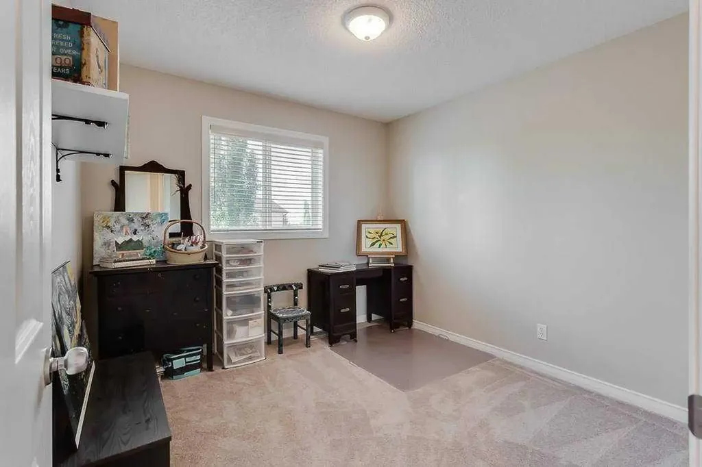 249 West Lakeview Place Chestermere AB T1X1K4