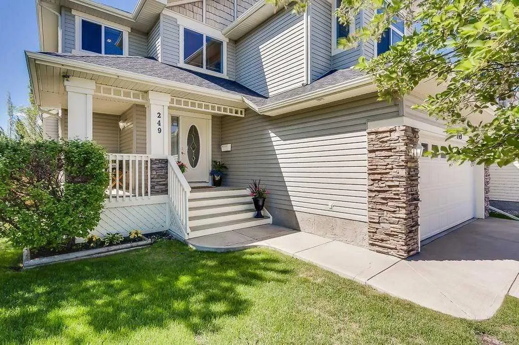 249 West Lakeview Place Chestermere AB T1X1K4