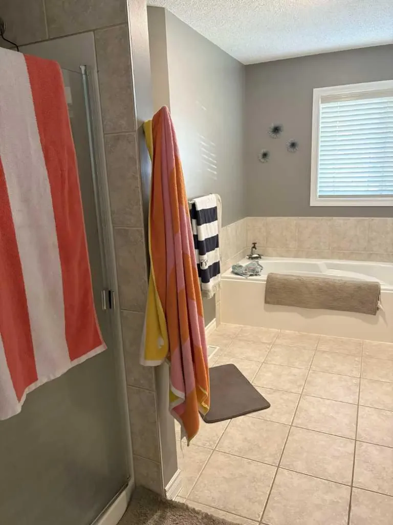 249 West Lakeview Place Chestermere AB T1X1K4