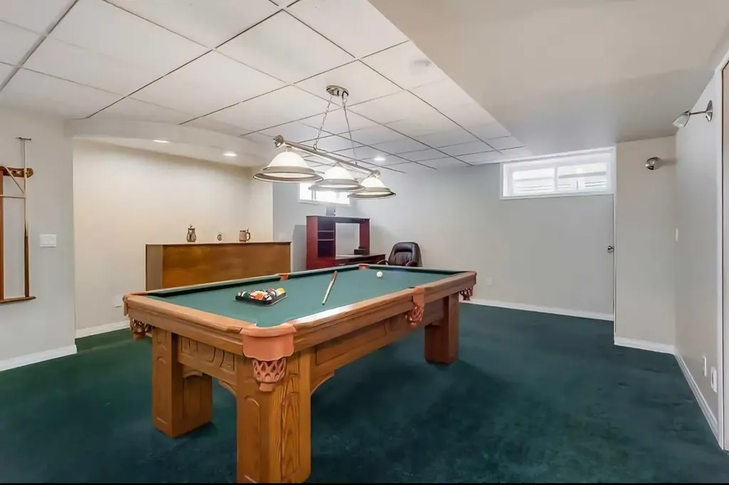 249 West Lakeview Place Chestermere AB T1X1K4