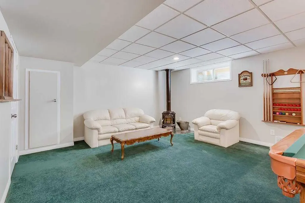 249 West Lakeview Place Chestermere AB T1X1K4