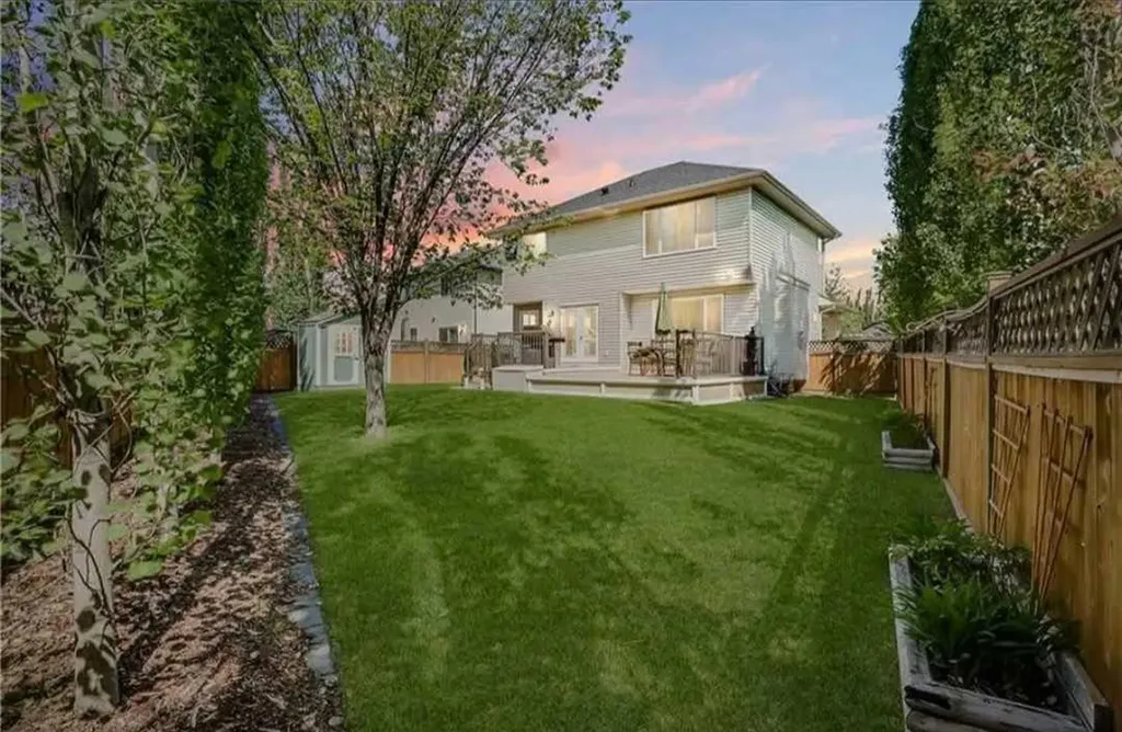249 West Lakeview Place Chestermere AB T1X1K4