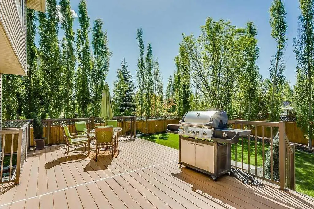249 West Lakeview Place Chestermere AB T1X1K4