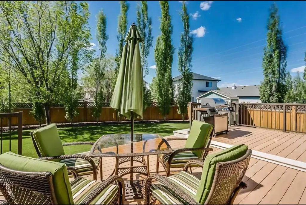 249 West Lakeview Place Chestermere AB T1X1K4
