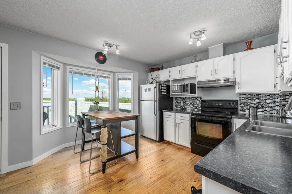 105 Bedford Manor NE Calgary AB T3K 4B8