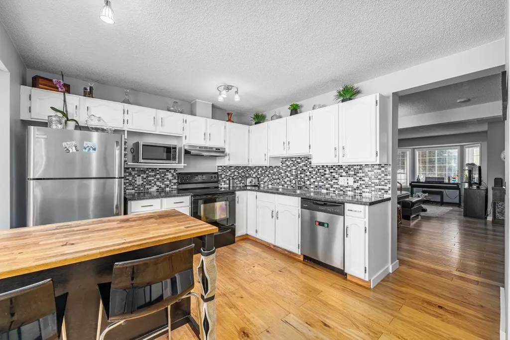 105 Bedford Manor NE Calgary AB T3K 4B8