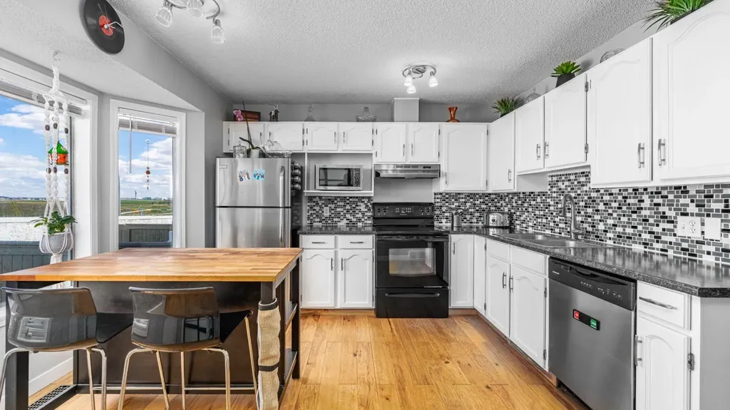 105 Bedford Manor NE Calgary AB T3K 4B8