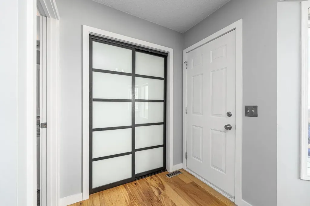 105 Bedford Manor NE Calgary AB T3K 4B8