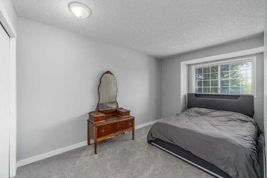 105 Bedford Manor NE Calgary AB T3K 4B8