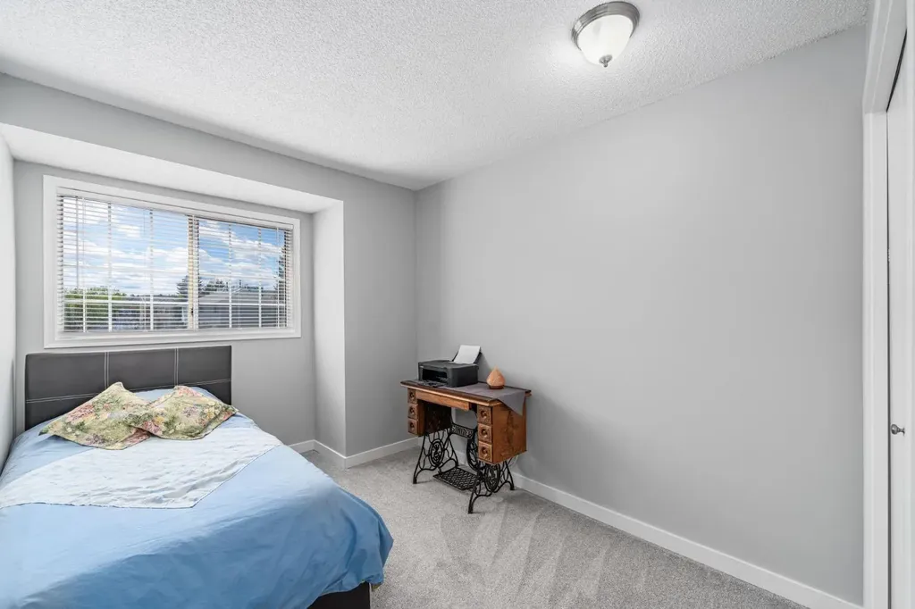 105 Bedford Manor NE Calgary AB T3K 4B8