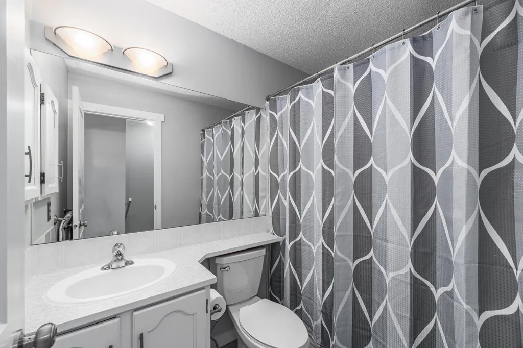 105 Bedford Manor NE Calgary AB T3K 4B8