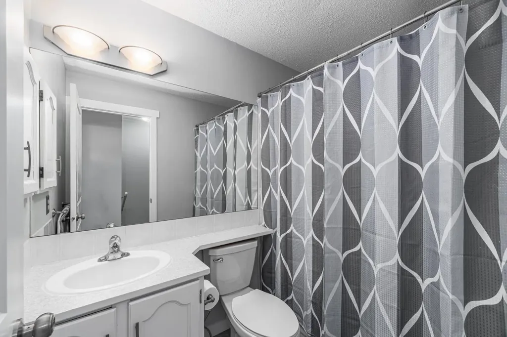 105 Bedford Manor NE Calgary AB T3K 4B8