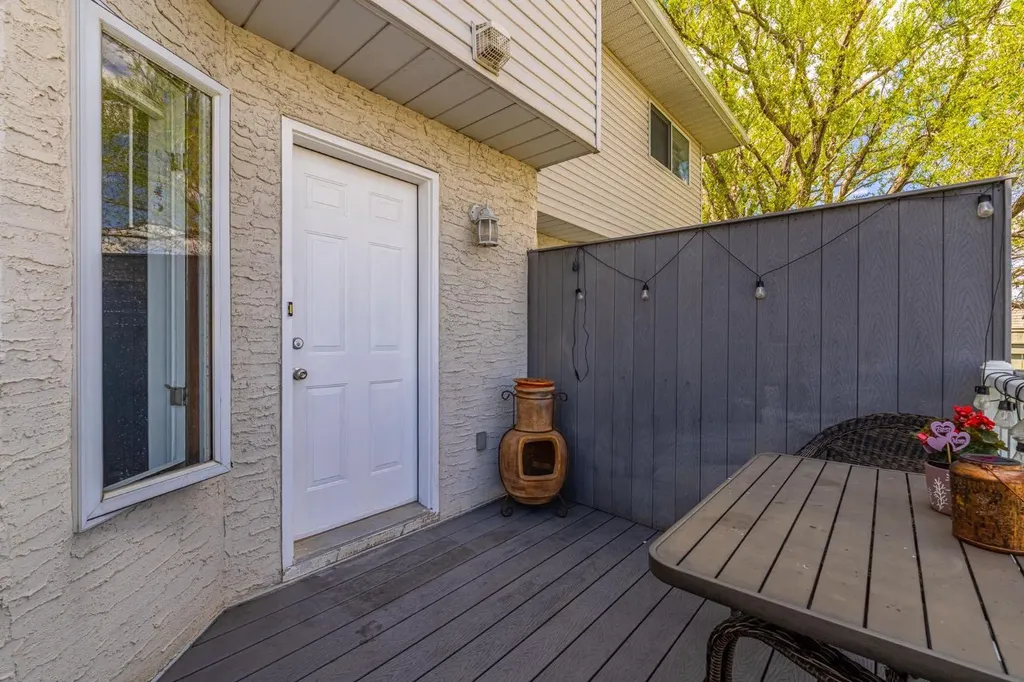 105 Bedford Manor NE Calgary AB T3K 4B8