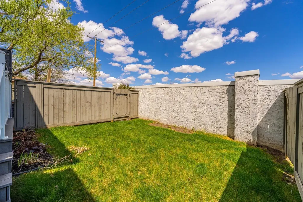 105 Bedford Manor NE Calgary AB T3K 4B8