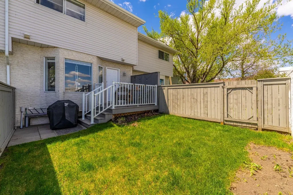 105 Bedford Manor NE Calgary AB T3K 4B8