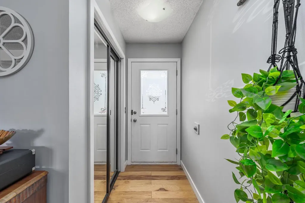 105 Bedford Manor NE Calgary AB T3K 4B8